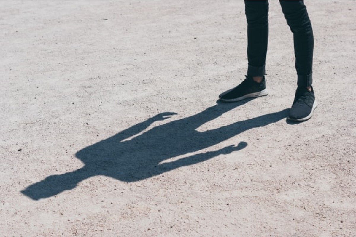 人影の夢は何を暗示している?