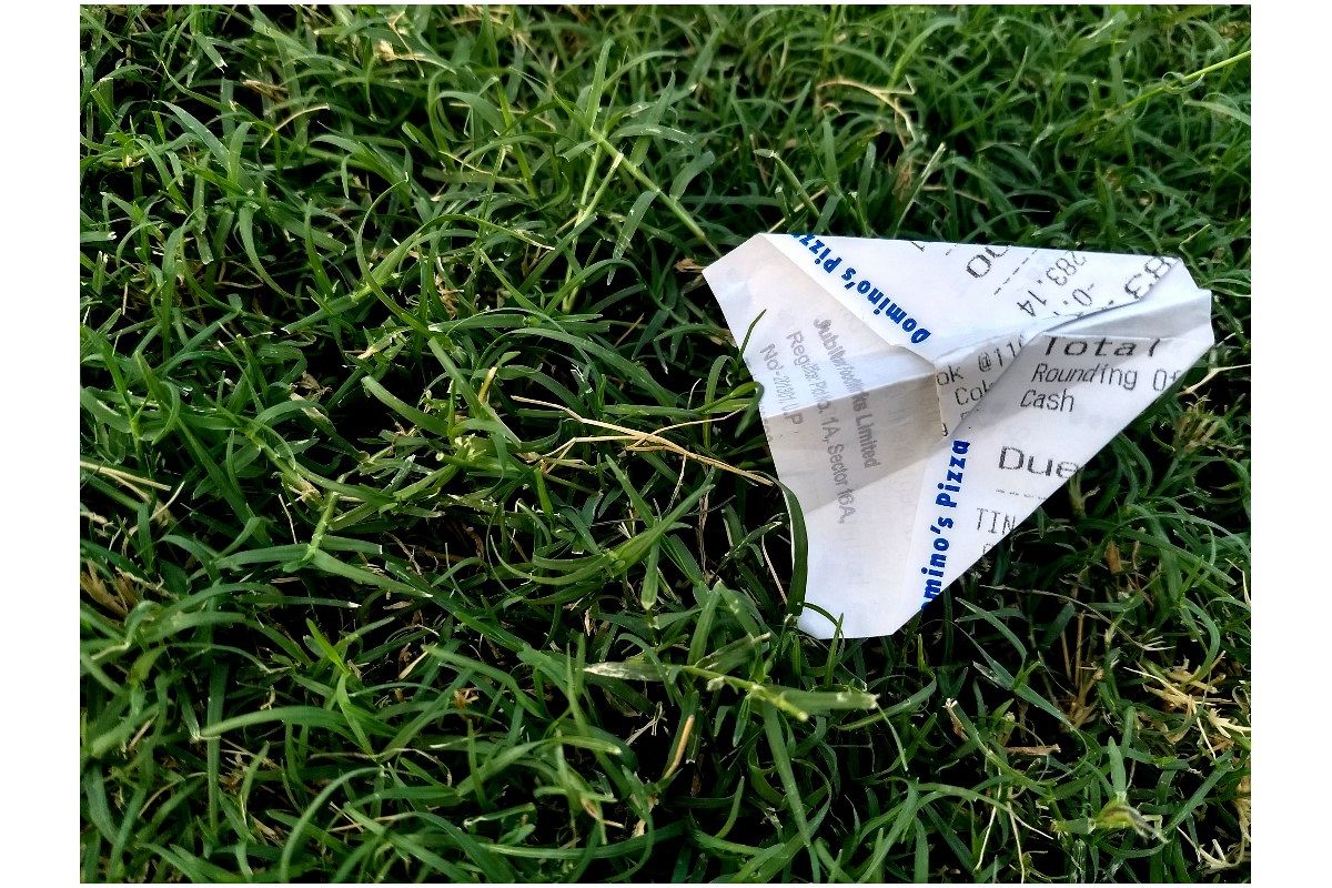 乗っている飛行機が墜落する夢は何を意味している?