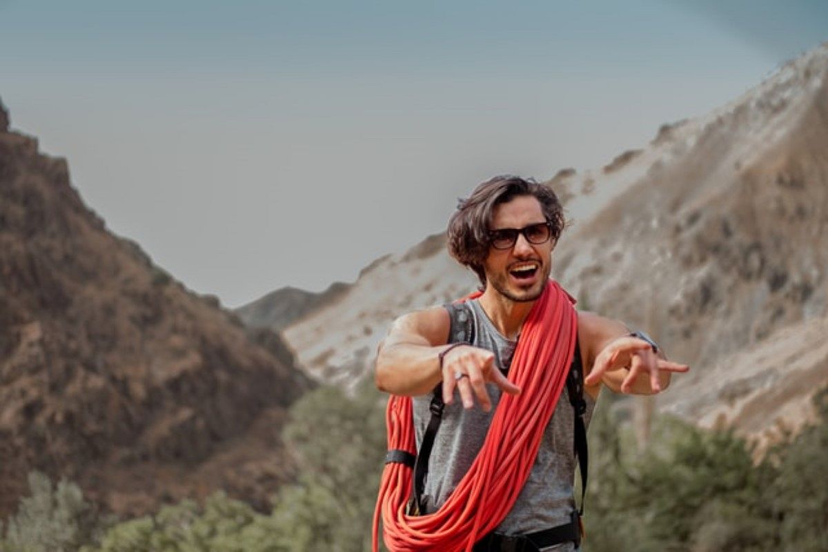 笑われる夢は何を暗示している?