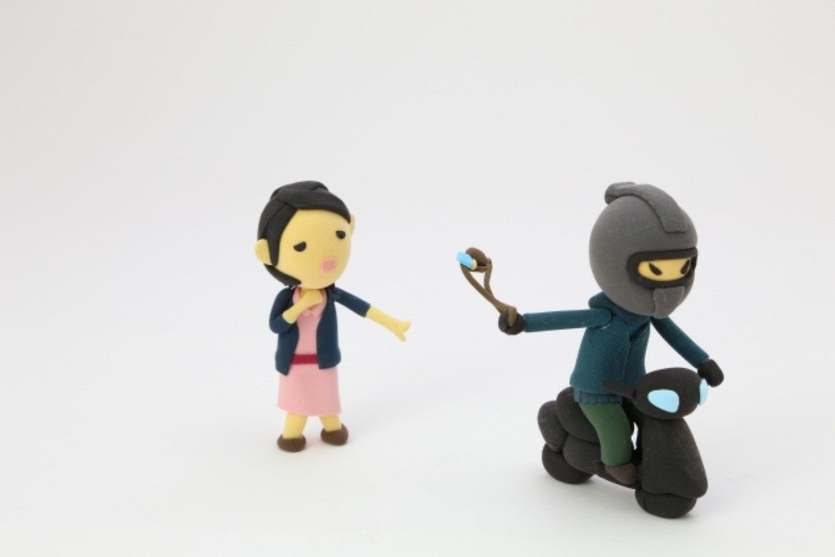 ひったくりの夢は何を暗示している? | 夢占術完全解説