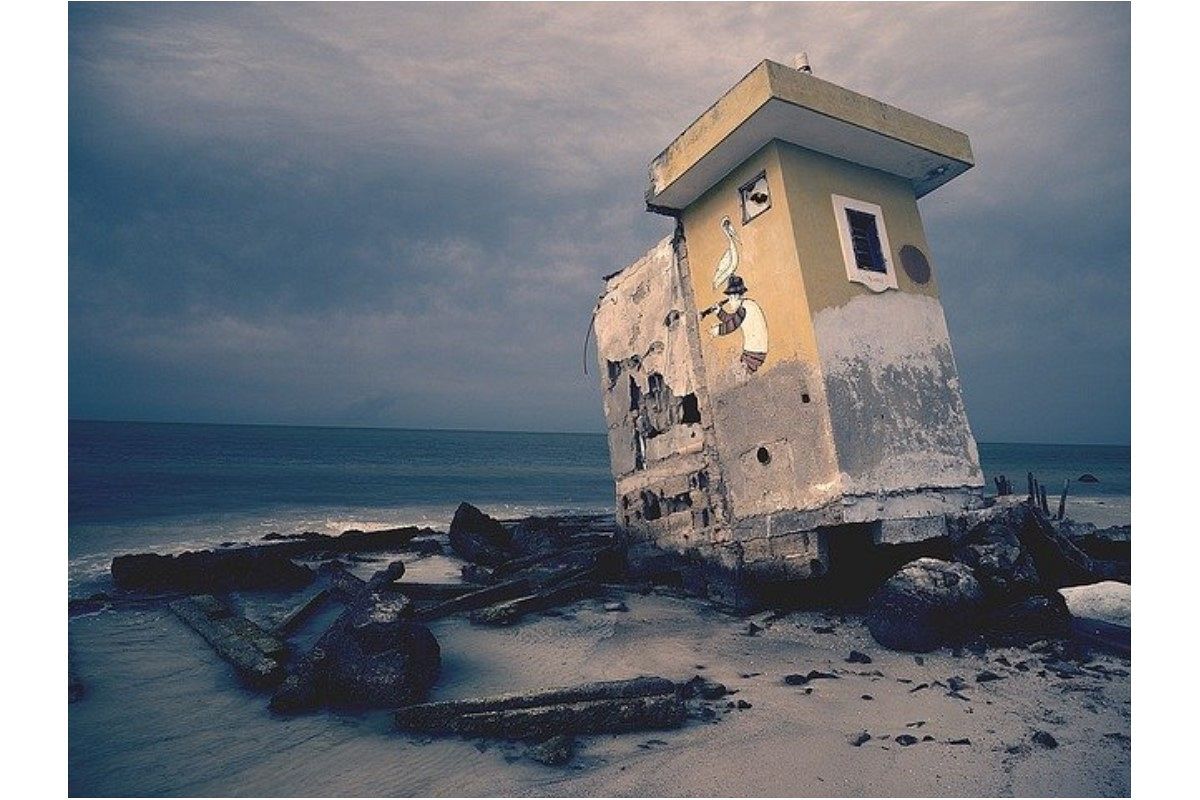 崩れる夢は何を暗示している?