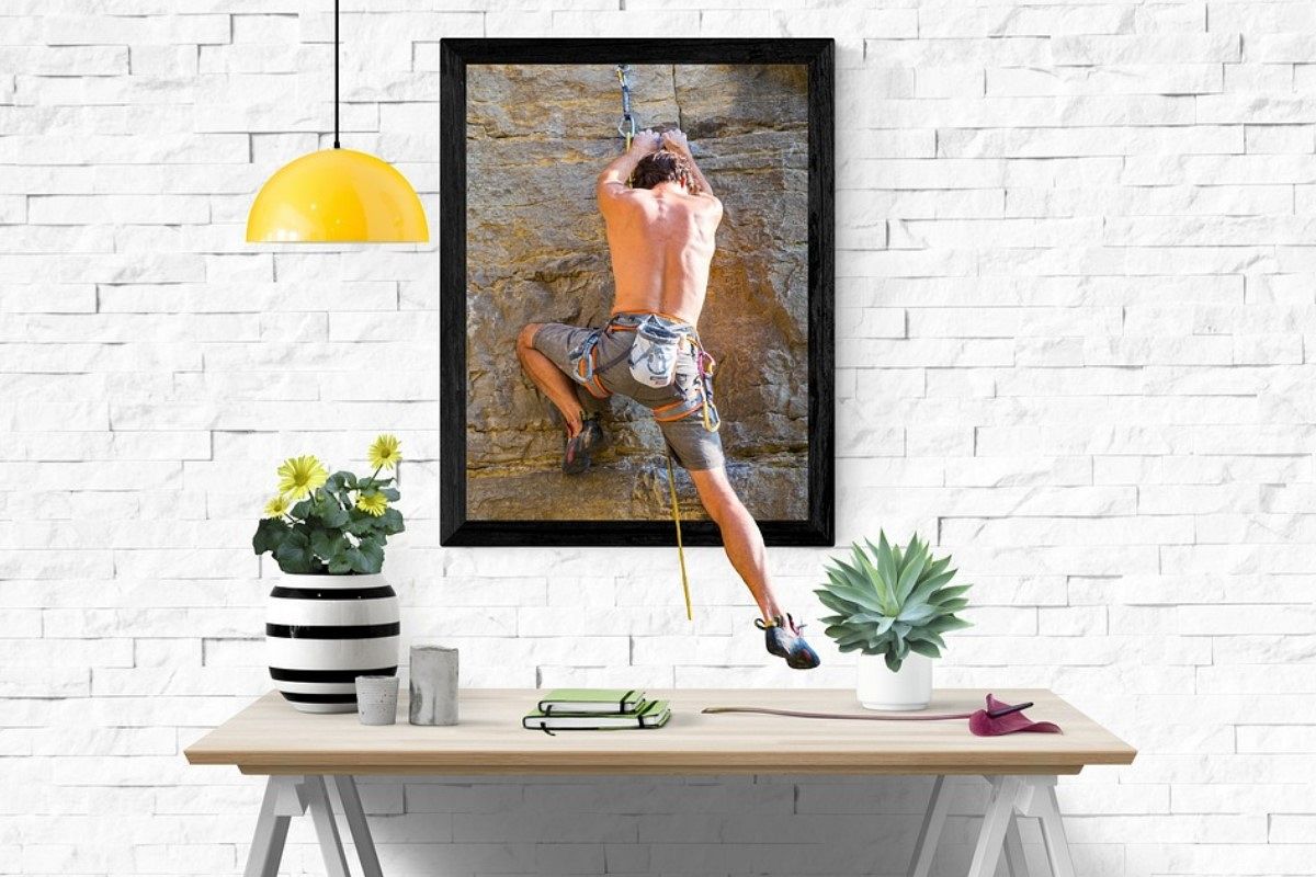 壁を登る夢は何を暗示している?