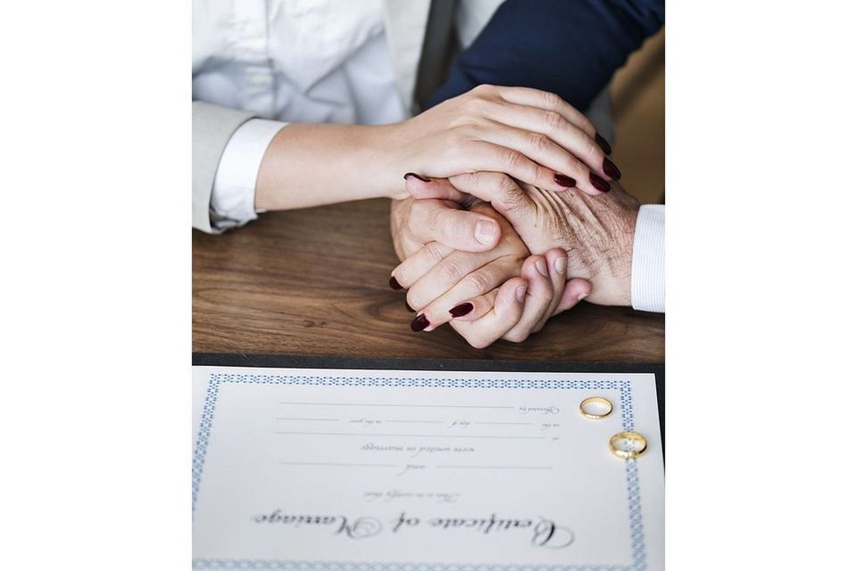 婚姻届の夢は何を暗示している?