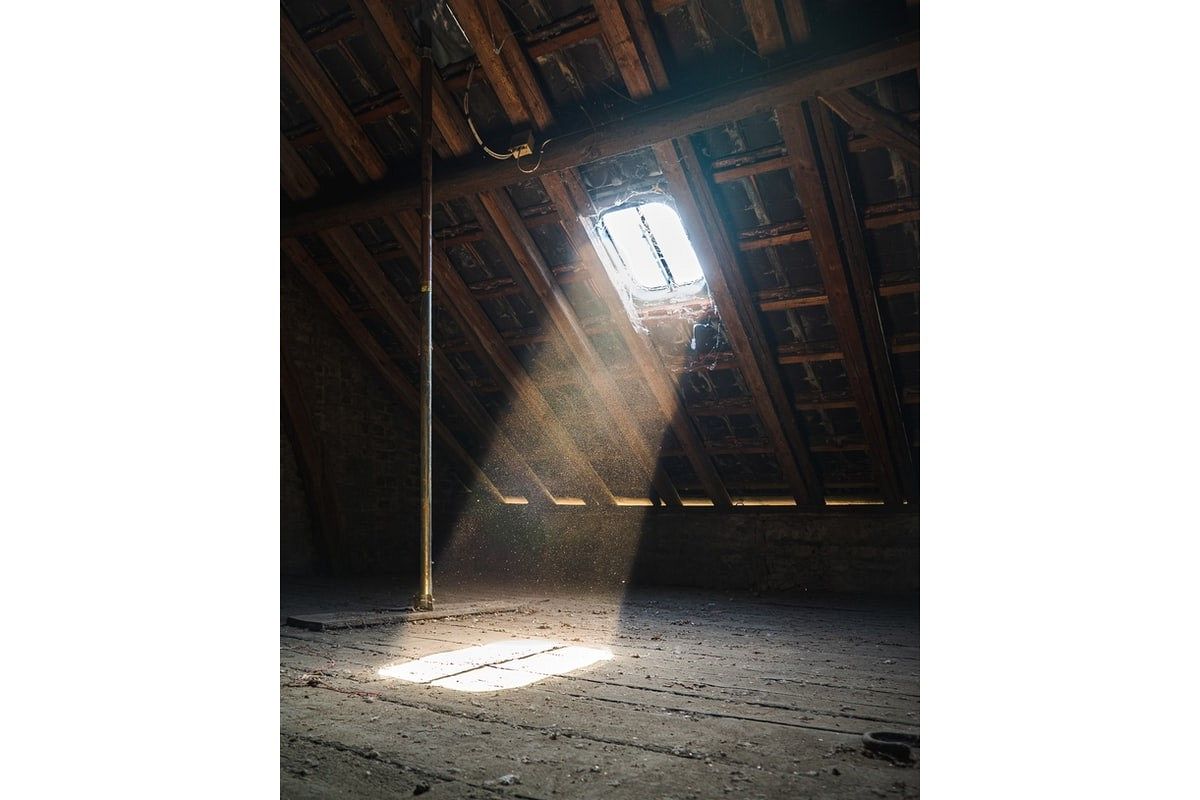 天井裏の夢は何を暗示している?