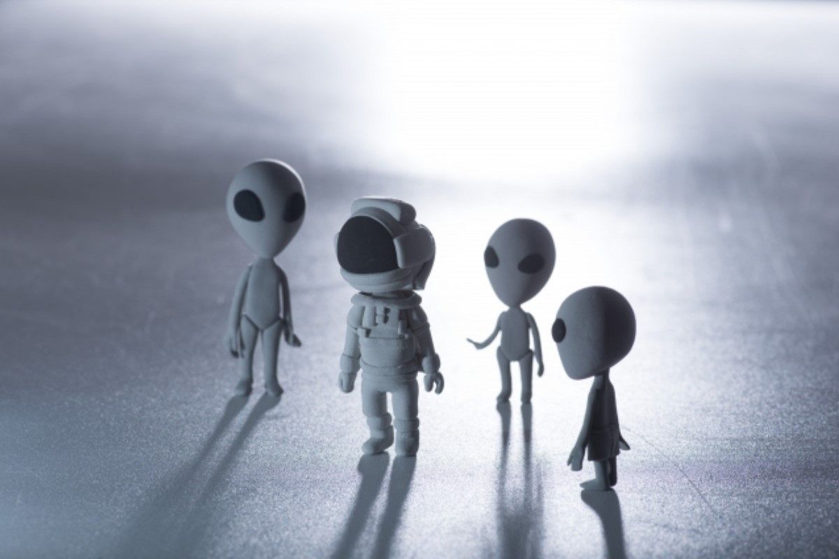 宇宙人の夢はまさかの吉夢!連れ去られたって大丈夫!?宇宙人の夢は何を意味している? | 夢占い分析