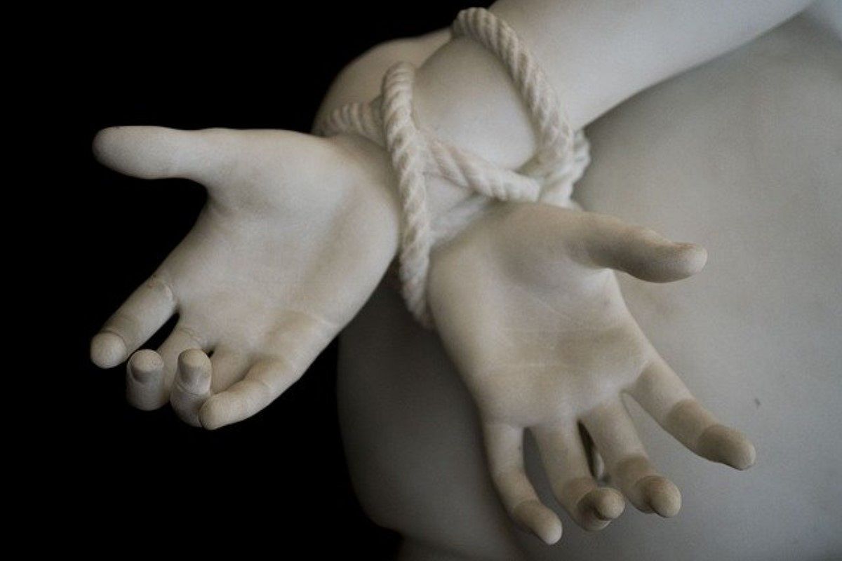 捕まる夢は何を意味している?