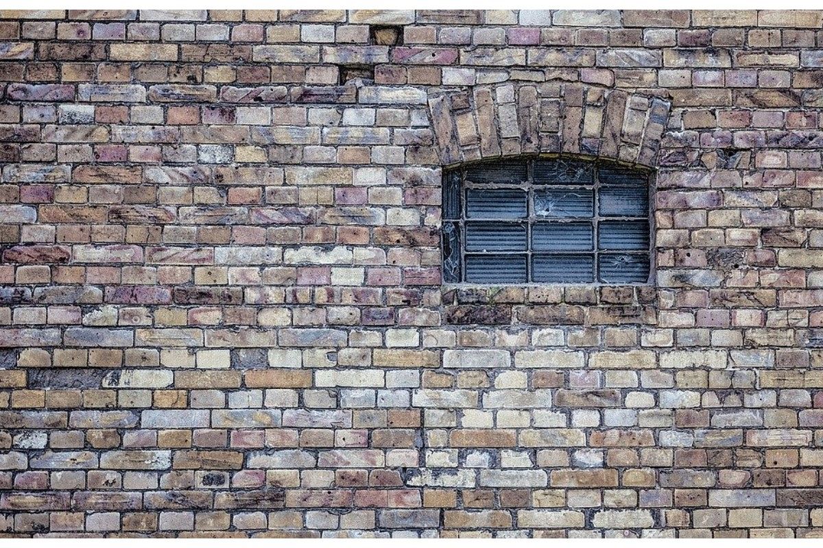 壁の夢は何を暗示している?