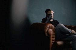 恋愛占い│※禁断の彼の心の中※独りで過ごす夜……彼は一体どんなことを考えている?