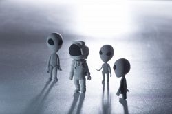 夢占い・夢診断│宇宙人の夢はまさかの吉夢!連れ去られたって大丈夫!?宇宙人の夢は何を意味している? | 夢占い分析
