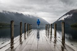片思い占い│なんとなく距離を感じるあの人が、あなたとの関係で密かに考えていること