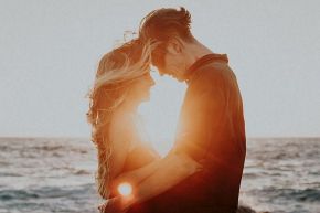 占いコラム│【運命数5結婚運】あなたの運命の相手-恋愛・出会い・結婚生活のすべて