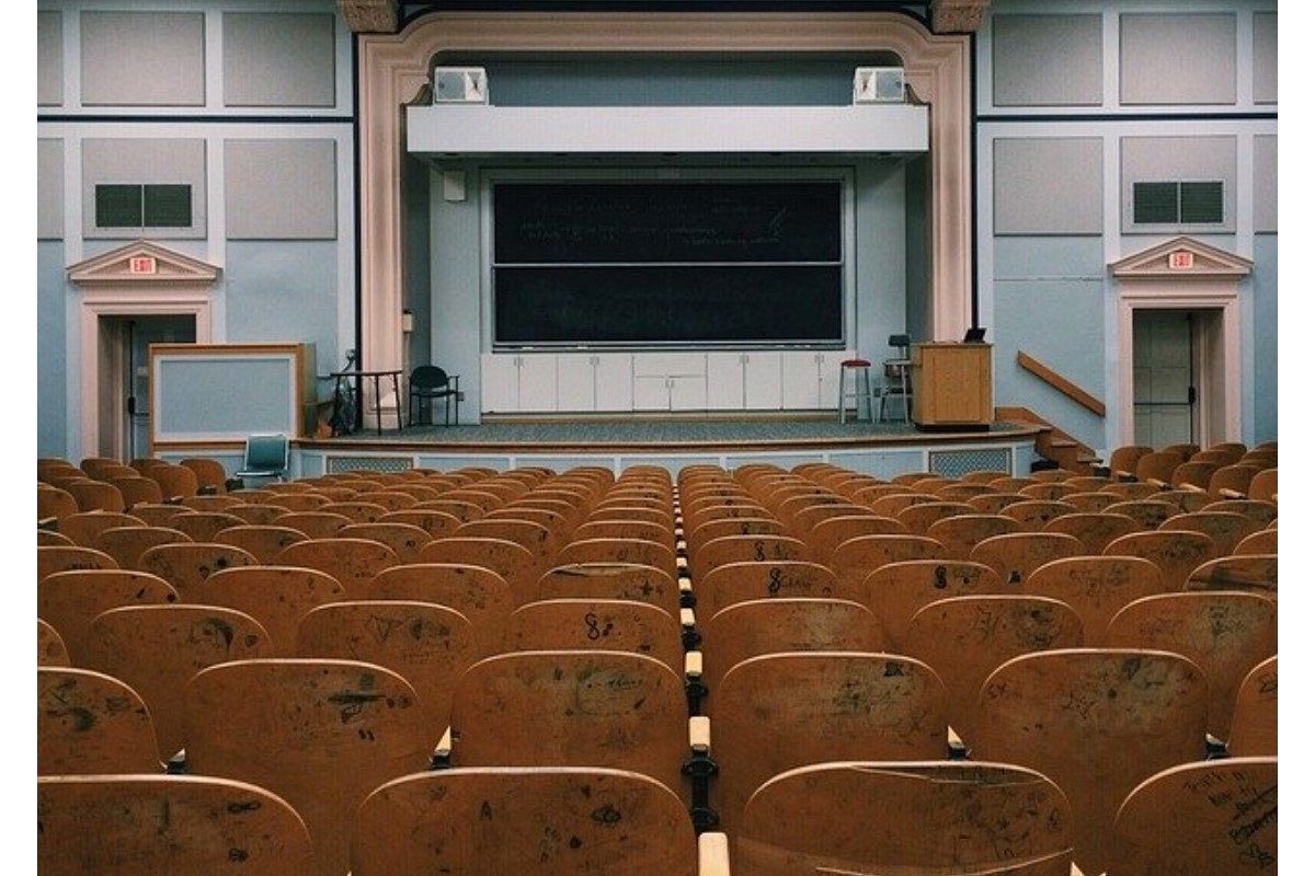 教室の夢は何を暗示している？