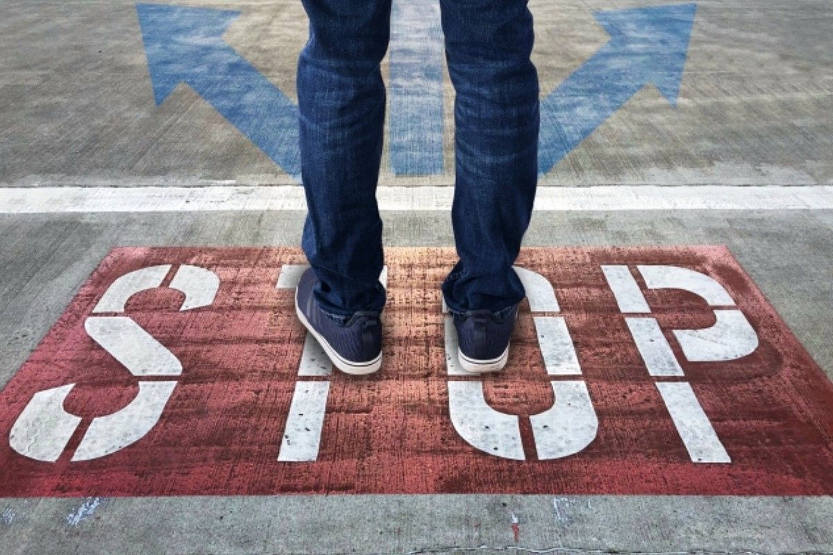 立ち止まる夢は何を暗示している？