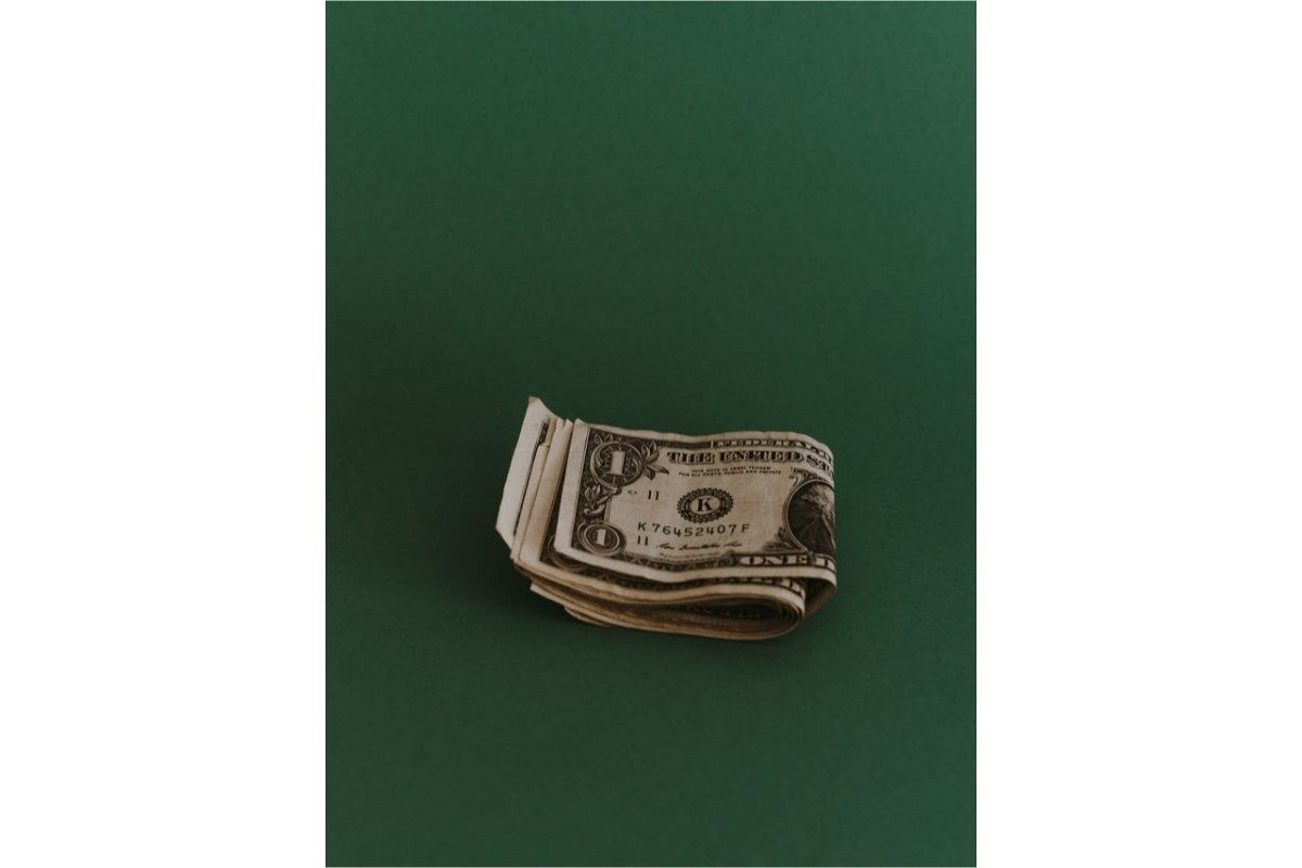 お金を落とす夢は何を暗示している？