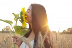 恋愛占い│恋愛対象？　遊び相手？　あなたは異性として、あの人からどう見られている？