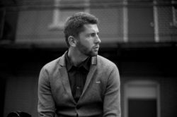 恋愛占い│気になるのは、彼の視線の先……。今、彼が好ましいと思う女性はいる？