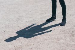 夢占い・夢診断│人影の夢は何を暗示している？