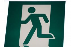 夢占い・夢診断│避難の夢は何を暗示している？