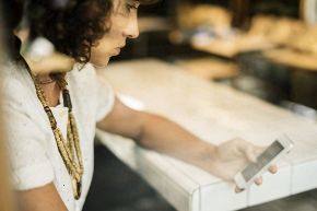 占いコラム│流行りの電話占い、チャット占い……裏にある落とし穴とは？