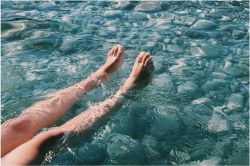 夢占い・夢診断│裸足の夢の意味。裸足が心地いい夢は素直さが運気を向上させる