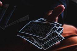 占いコラム│タロットのカードには大アルカナと小アルカナがある？　ところで、アルカナって何？