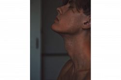 夢占い・夢診断│のど仏の夢は何を暗示している？