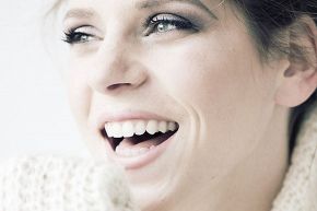 占いコラム│運命数5、開示……【急接近の予感】ちょっと気になるあの人とあなたの恋愛の可能性