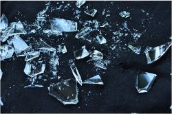 夢占い・夢診断│ガラスの夢は何を暗示している？