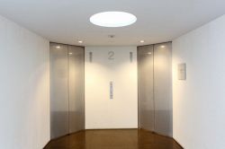 夢占い・夢診断│エレベーターの夢は何を暗示している？