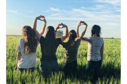 片思い占い│チャンスあり？ 彼の周囲の異性の中で、恋愛対象になっている人はいる？