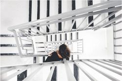 夢占い・夢診断│落とす夢は何を暗示している？