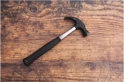 夢占い・夢診断│ハンマーの夢は何を暗示している？