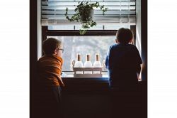 夢占い・夢診断│打ち明ける夢は何を暗示している？