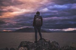 恋愛占い│失うぐらいなら、友人のままでも……。今、あの人には誰か好きな人がいる？