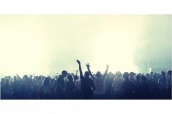 夢占い・夢診断│群集の夢は何を暗示している？