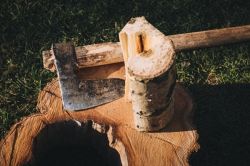 夢占い・夢診断│斧の夢は何を暗示している？