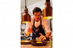 夢占い・夢診断│シェフ(料理人)の夢は何を暗示している？