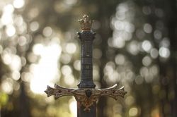 夢占い・夢診断│剣の夢は何を暗示している？