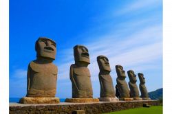 夢占い・夢診断│モアイの夢は何を暗示している？ | シンボルの意味