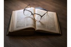 夢占い・夢診断│老眼鏡の夢は何を暗示している？