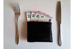 夢占い・夢診断│奢られる夢は何を暗示している？