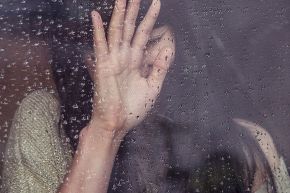 占いコラム│悩む＝疲れ…苦しく辛い恋の先にあるのは幸せ？～運命数1×あなた編