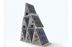 夢占い・夢診断│トランプタワーの夢は何を暗示している？