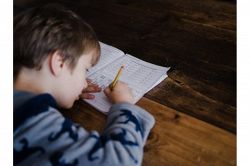 夢占い・夢診断│勉強の夢は何を暗示している？