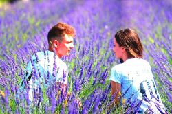 恋愛占い│【誕生日から予言】運命の人に出会う時期はもうすぐかも！赤い糸でつながっている恋人に出会うタイミング※全文完全無料