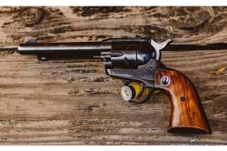 夢占い・夢診断│銃(鉄砲、ピストル)の夢は何を意味している？