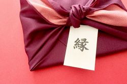 夢占い・夢診断│贈り物の夢は何を暗示している？