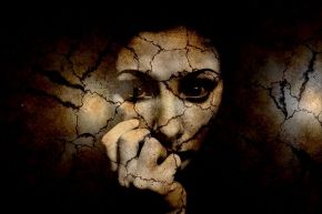 占いコラム│【運命数6の巻】不安に包まれた未来－ あなたの人生を変える劇的な出来事と分岐点