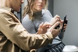 恋愛占い│“忍ぶれど”じゃわからない！恋愛占いがひも解く【あの人の気持ち】