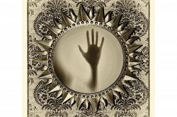 夢占い・夢診断│鏡の夢は何を意味している？